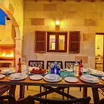 فيلة Mares 4 Bedroom Villa, Cala'n Forcat
