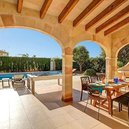 Mares 4 Bedroom Villa, Cala'n Forcat * Кала-эн-Бланес