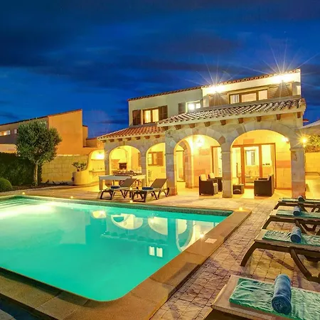 Mares 4 Bedroom Villa, Cala'n Forcat Вилла Кала-эн-Бланес