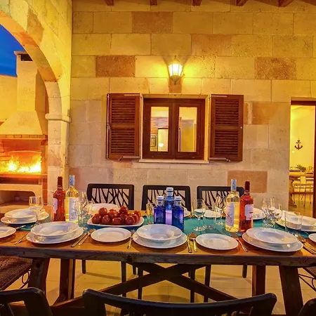 Вилла Mares 4 Bedroom Villa, Cala'n Forcat