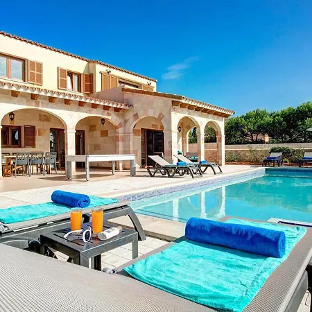 Mares 4 Bedroom Villa, Cala'n Forcat * Кала-эн-Бланес