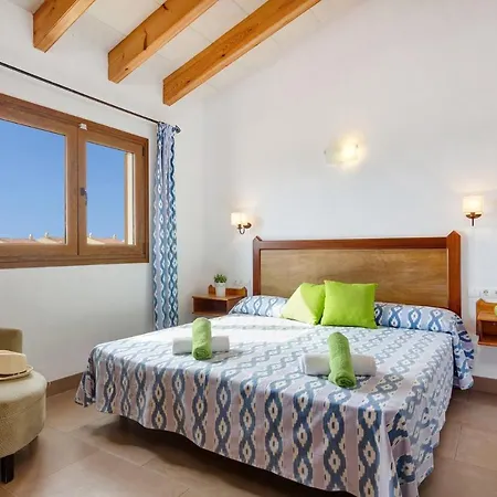 Mares 4 Bedroom Villa, Cala'n Forcat Вилла Кала-эн-Бланес