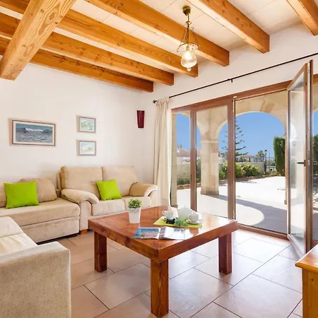 Mares 4 Bedroom Villa, Cala'n Forcat فيلة *