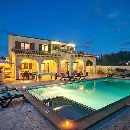Villa Mares 4 Bedroom Villa, Cala'n Forcat *