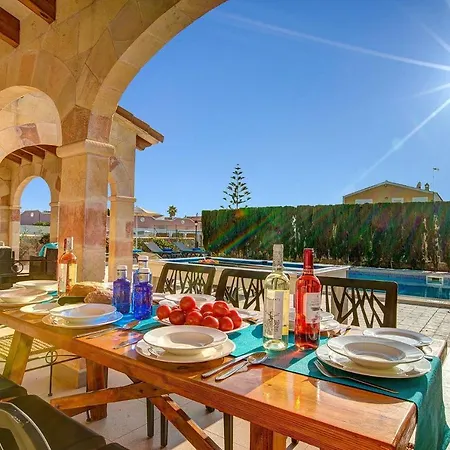 Vila Mares 4 Bedroom Villa, Cala'n Forcat Cala'N Blanes (Menorca)